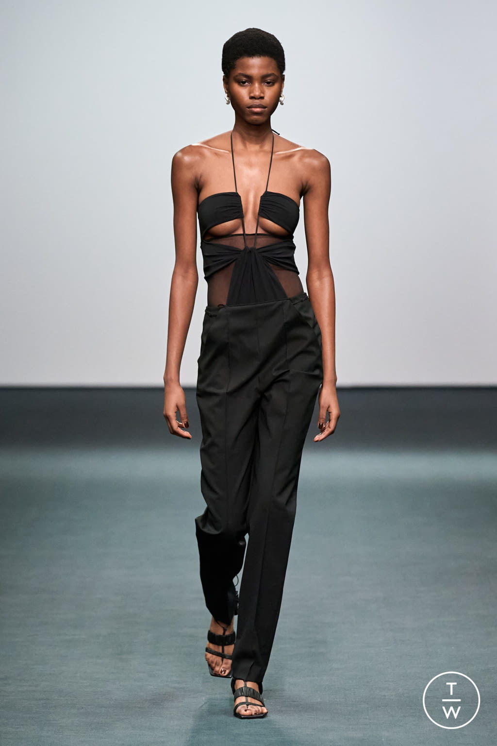 Fashion Week London Fall/Winter 2022 look 27 from the Nensi Dojaka collection womenswear