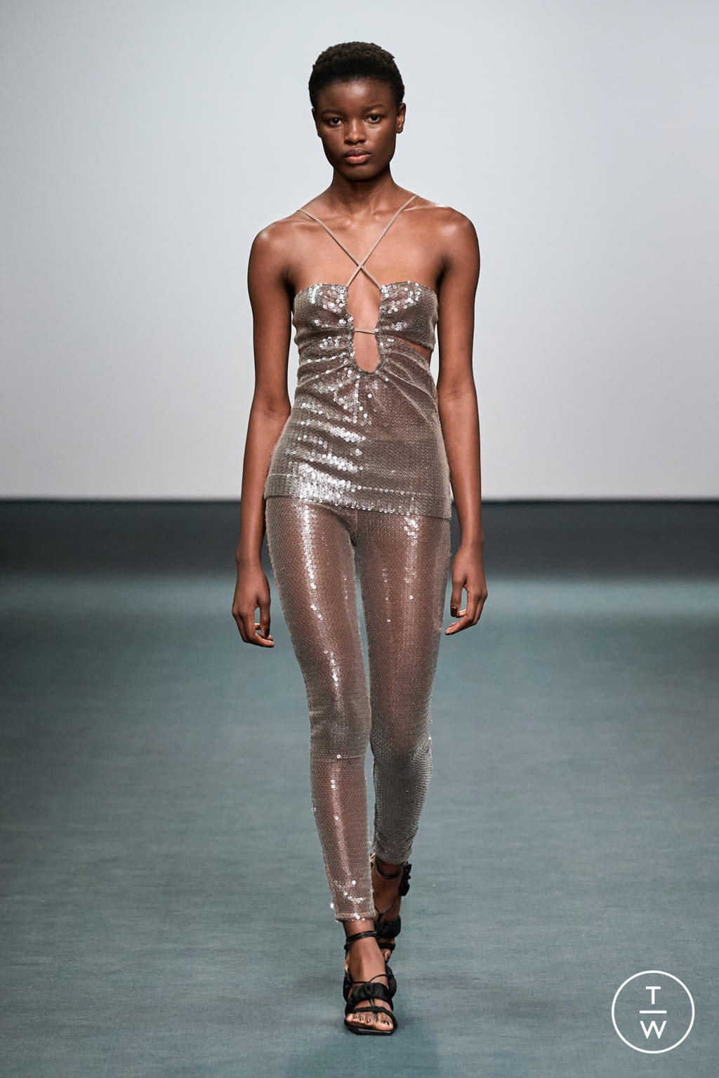 Fashion Week London Fall/Winter 2022 look 34 from the Nensi Dojaka collection womenswear