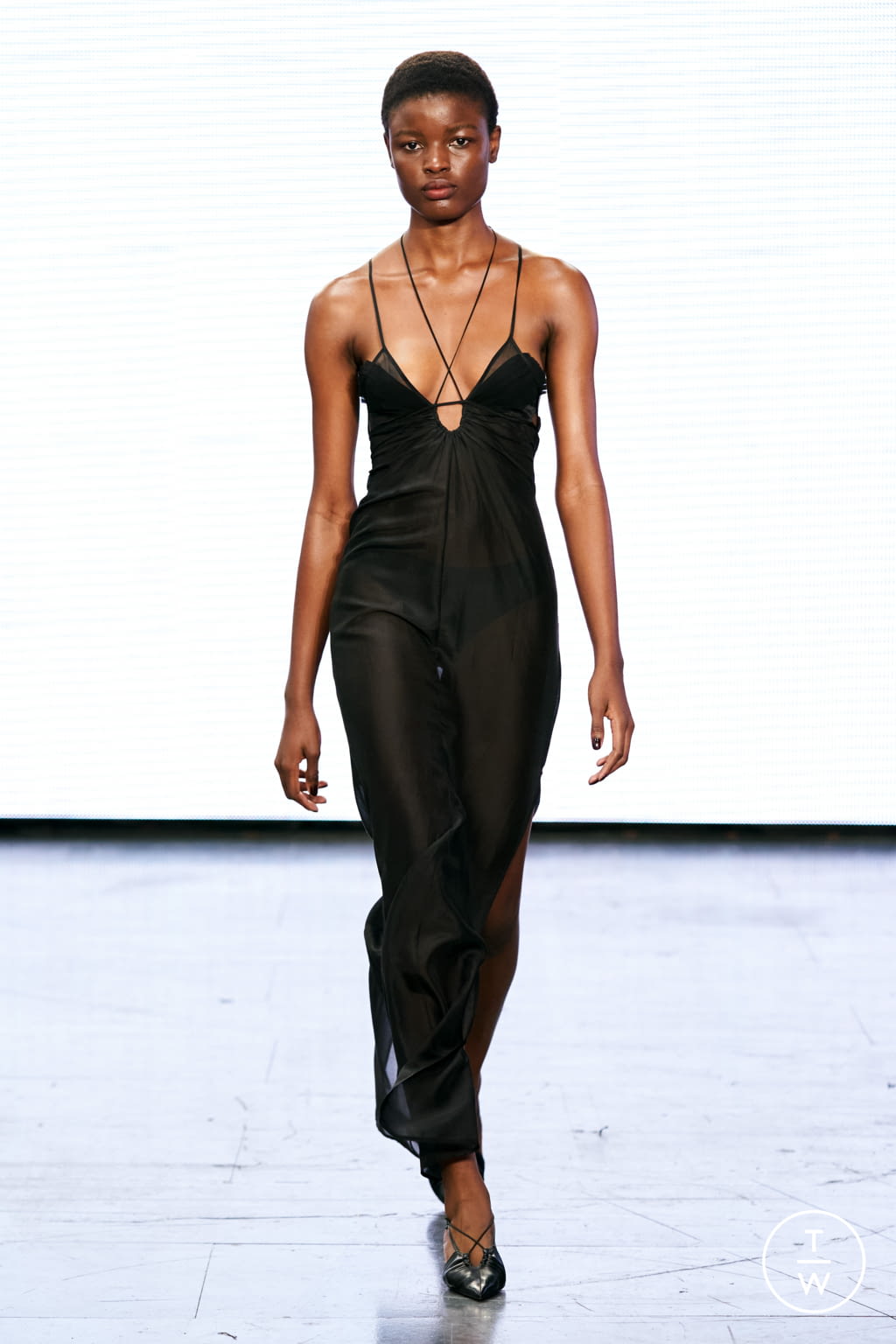 Fashion Week London Spring/Summer 2022 look 22 de la collection Nensi Dojaka womenswear