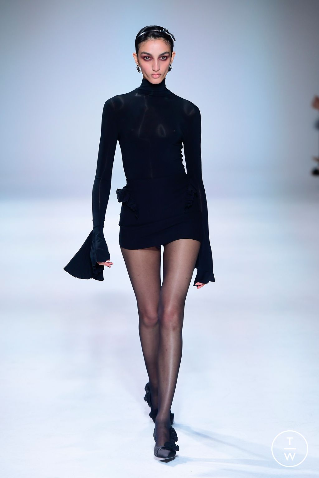 Fashion Week London Fall/Winter 2023 look 2 from the Nensi Dojaka collection 女装