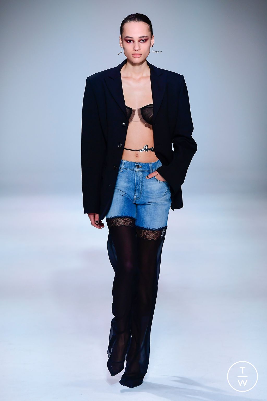 Fashion Week London Fall/Winter 2023 look 6 de la collection Nensi Dojaka womenswear