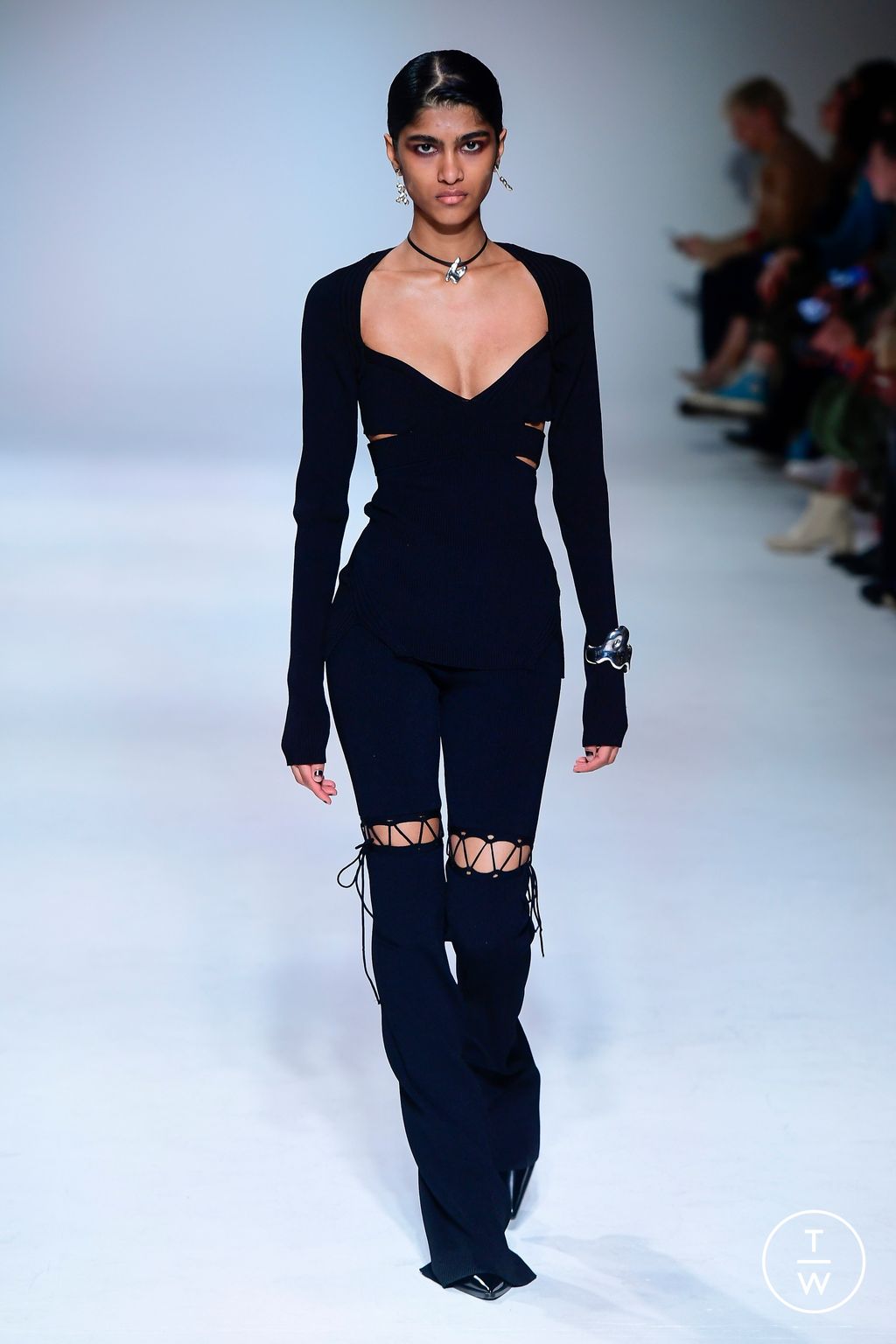Fashion Week London Fall/Winter 2023 look 15 from the Nensi Dojaka collection 女装