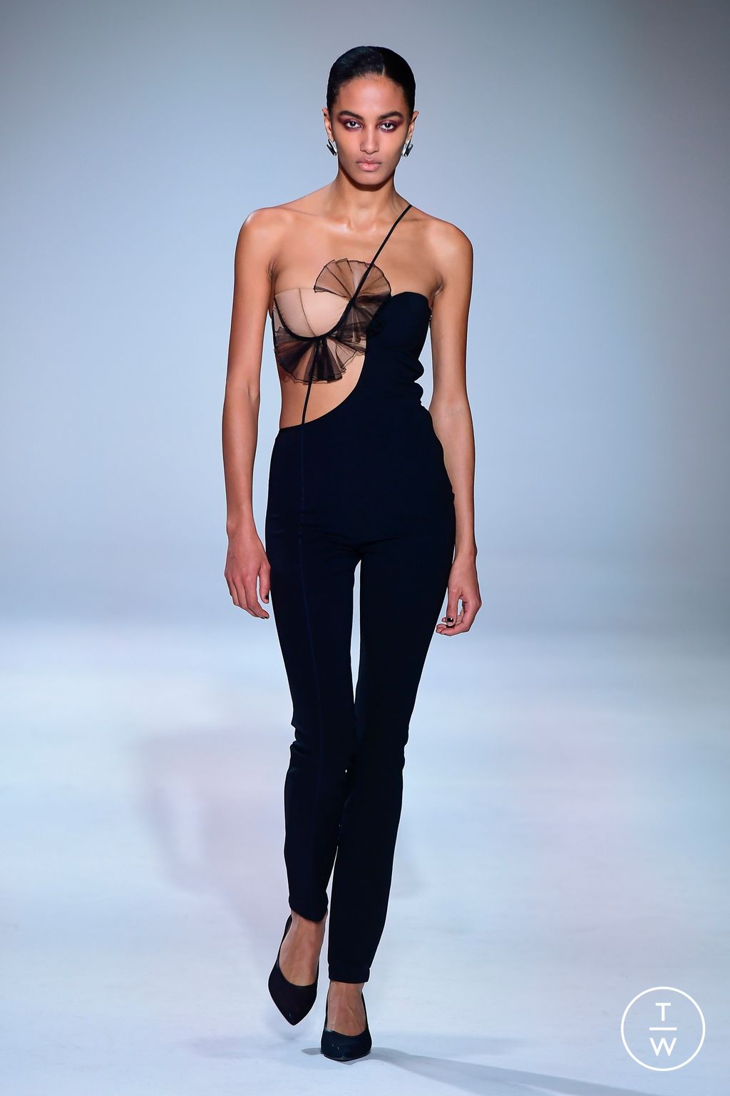 Fashion Week London Fall/Winter 2023 look 30 from the Nensi Dojaka collection womenswear