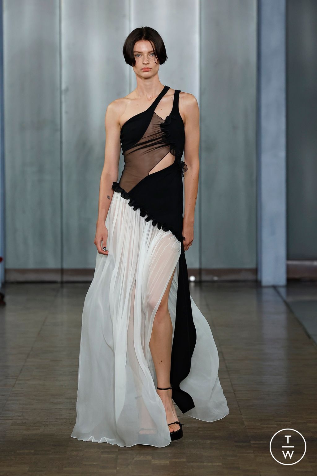 Fashion Week London Spring-Summer 2025 look 36 from the Nensi Dojaka collection womenswear