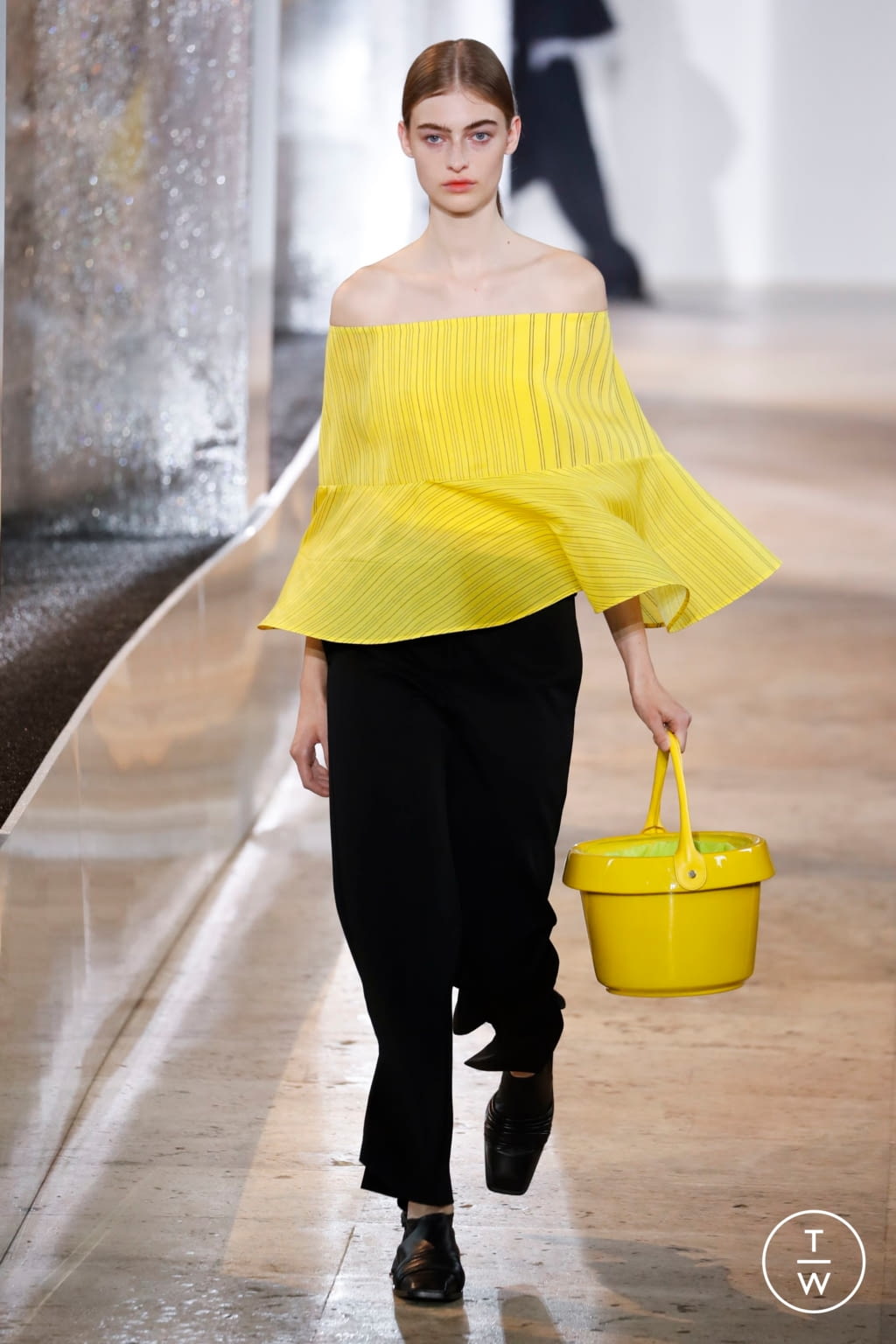 Fashion Week Paris Spring/Summer 2020 look 17 from the Nina Ricci collection womenswear