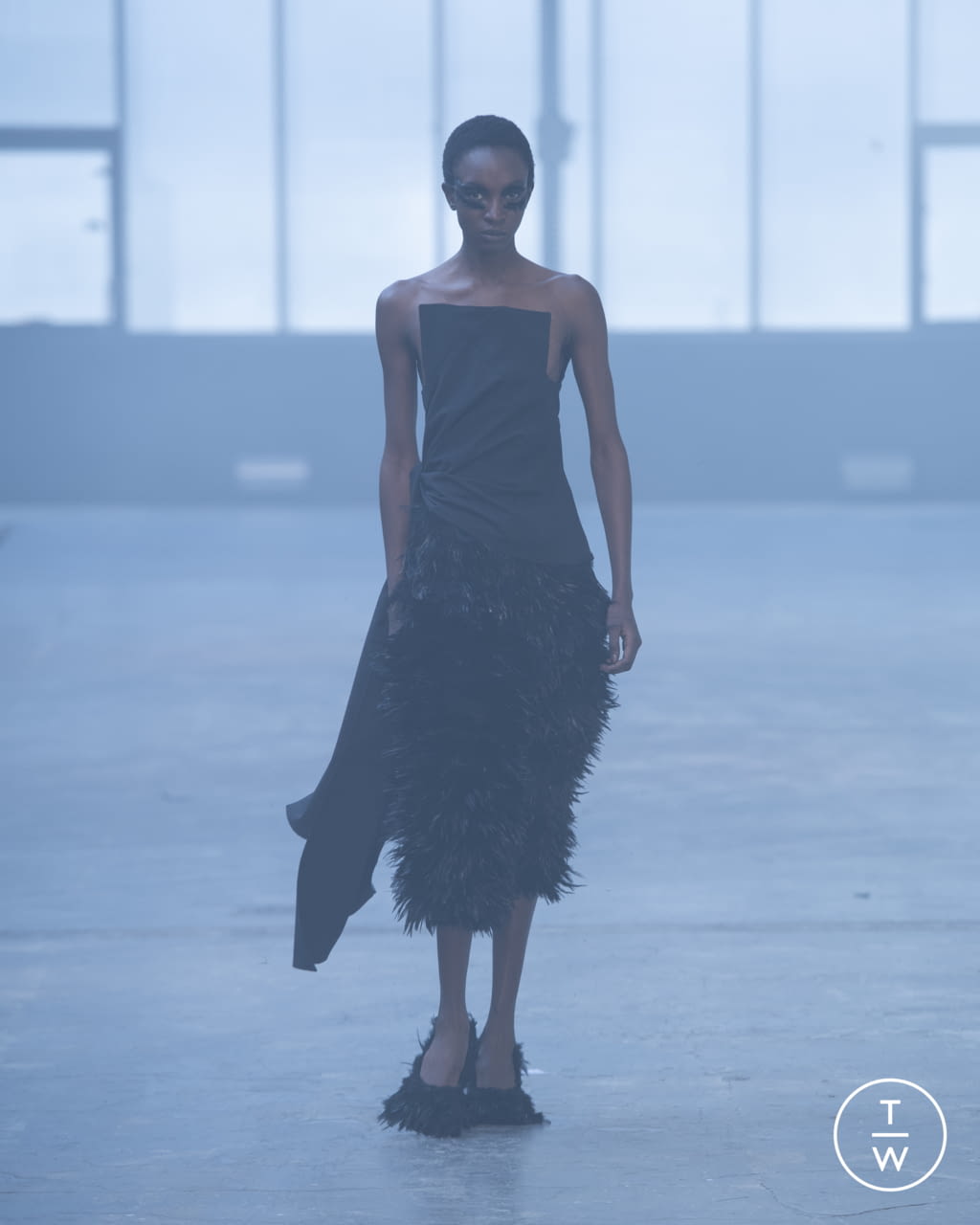 Fashion Week Paris Fall/Winter 2022 look 24 from the NINAMOUNAH collection womenswear