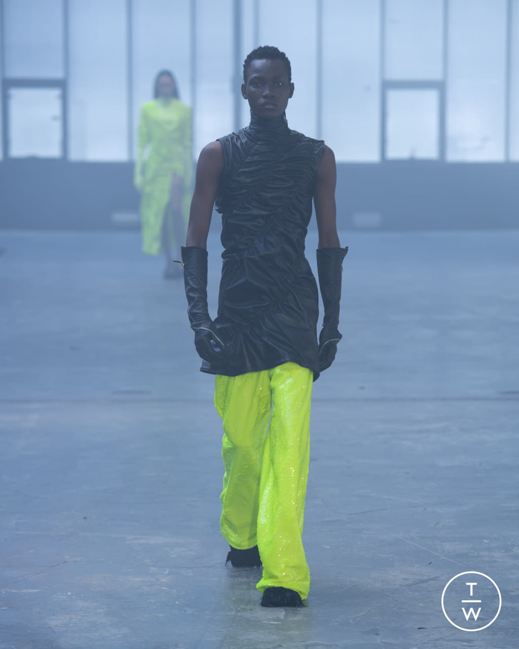 Fashion Week Paris Fall/Winter 2022 look 31 from the NINAMOUNAH collection womenswear