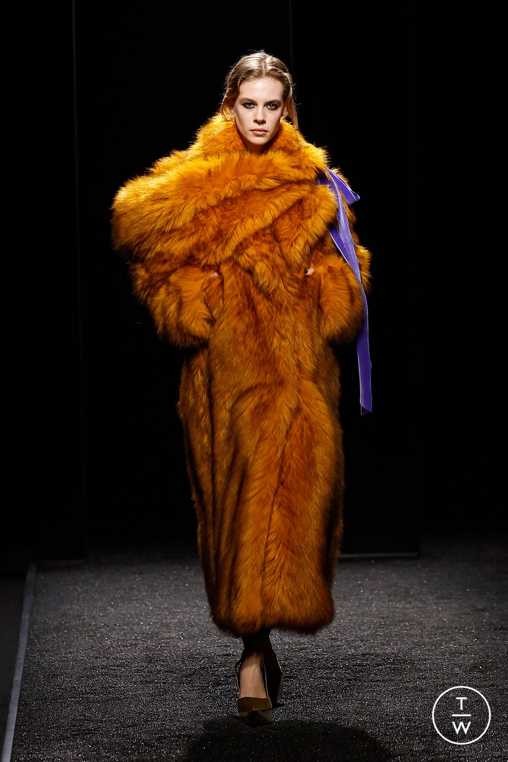 Fashion Week Paris Fall/Winter 2025 look 1 from the Nina Ricci collection womenswear