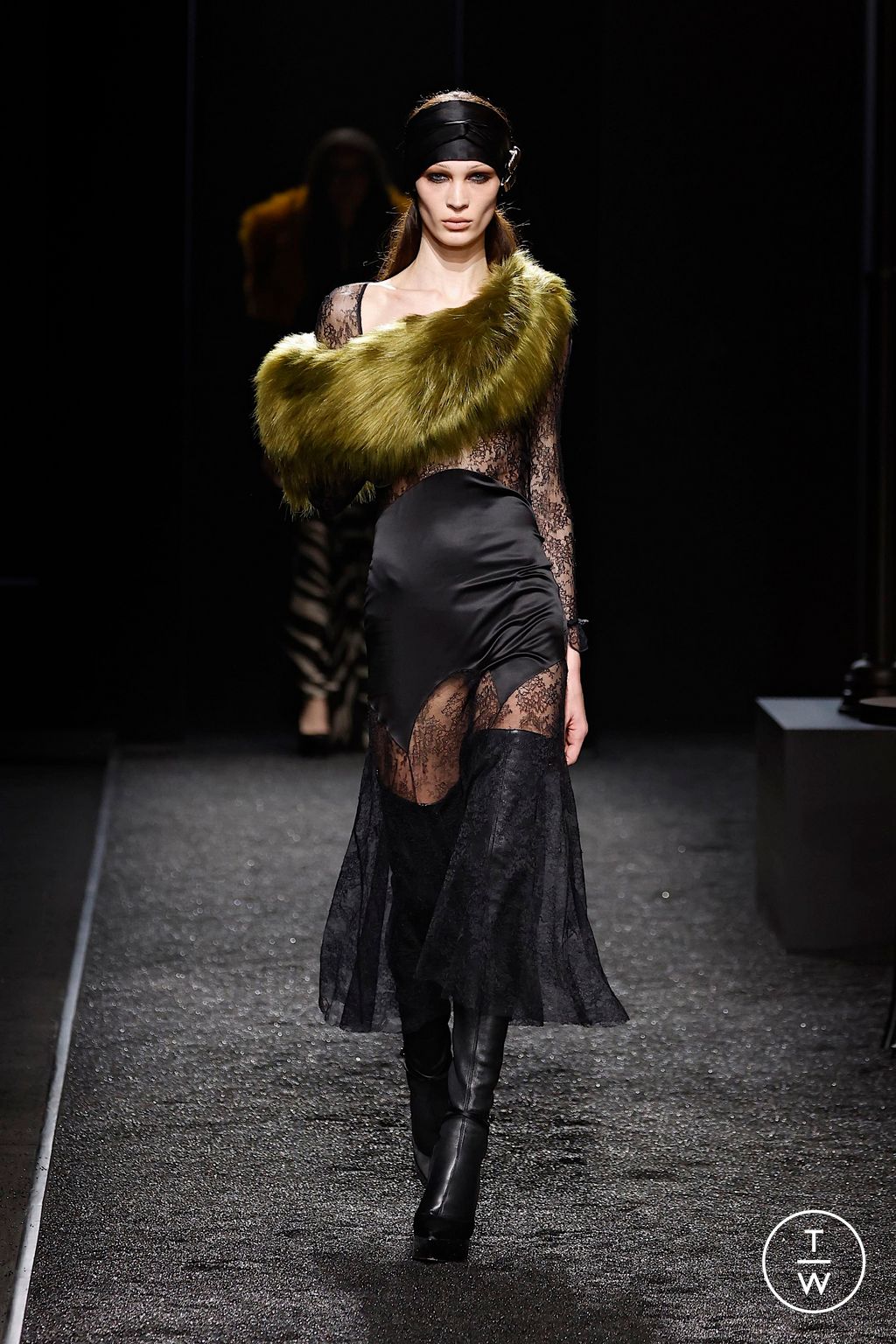 Fashion Week Paris Fall/Winter 2025 look 5 de la collection Nina Ricci womenswear