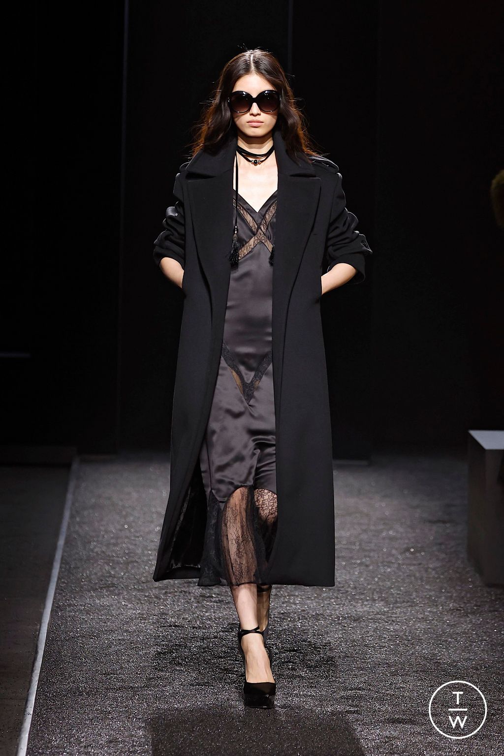 Fashion Week Paris Fall/Winter 2025 look 8 de la collection Nina Ricci womenswear