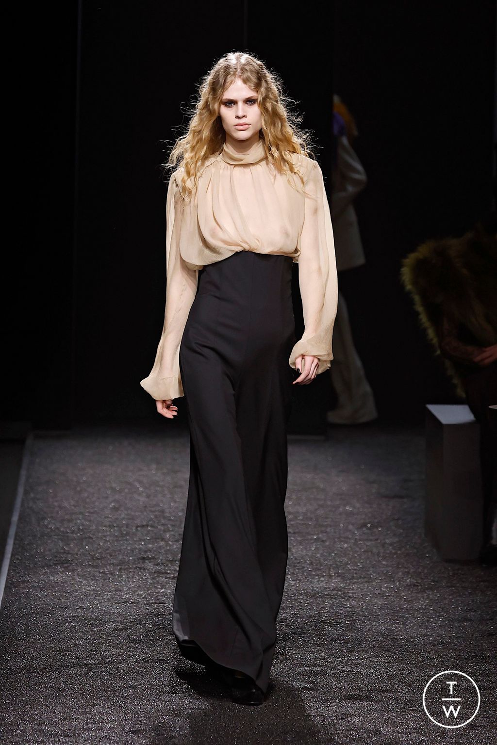 Fashion Week Paris Fall/Winter 2025 look 14 de la collection Nina Ricci womenswear