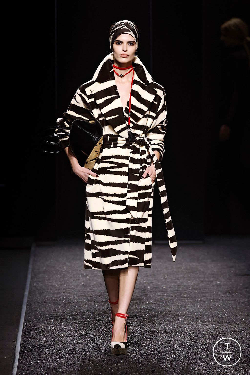 Fashion Week Paris Fall/Winter 2025 look 24 from the Nina Ricci collection womenswear