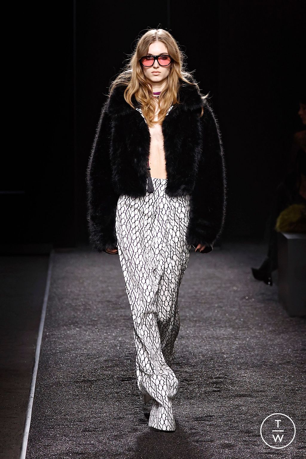 Fashion Week Paris Fall/Winter 2025 look 34 from the Nina Ricci collection womenswear