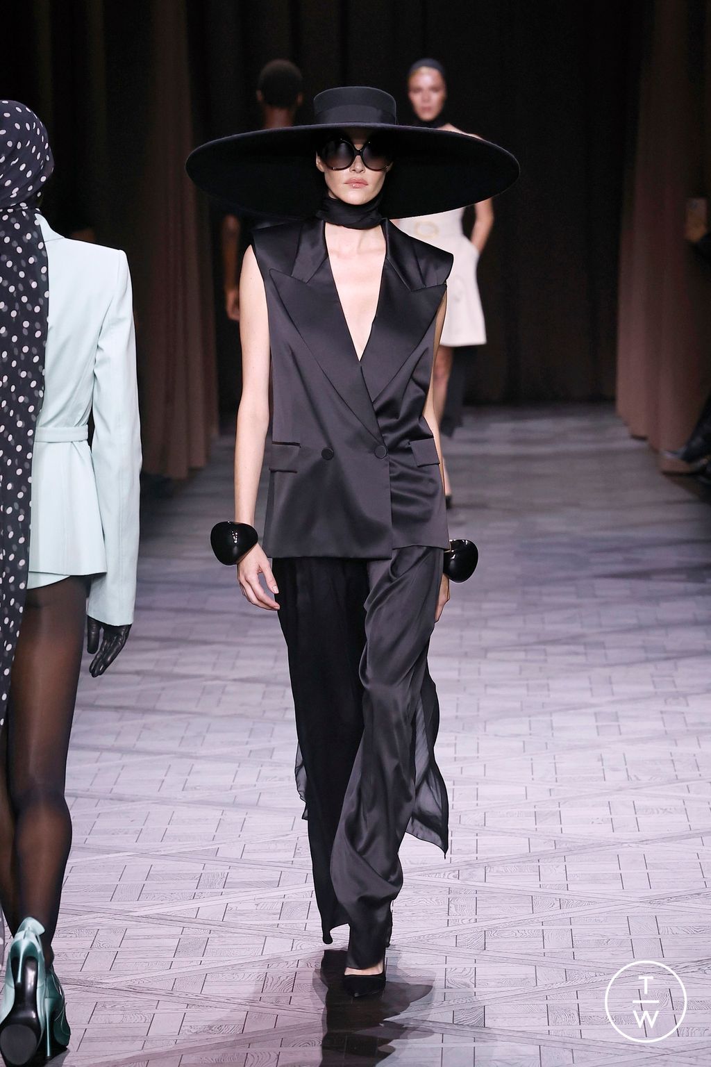 Fashion Week Paris Spring/Summer 2025 look 5 from the Nina Ricci collection womenswear