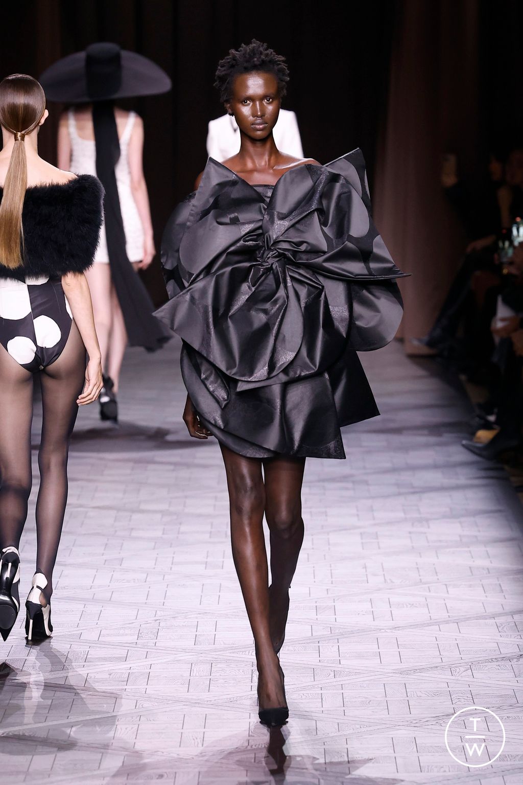 Fashion Week Paris Spring/Summer 2025 look 12 from the Nina Ricci collection womenswear