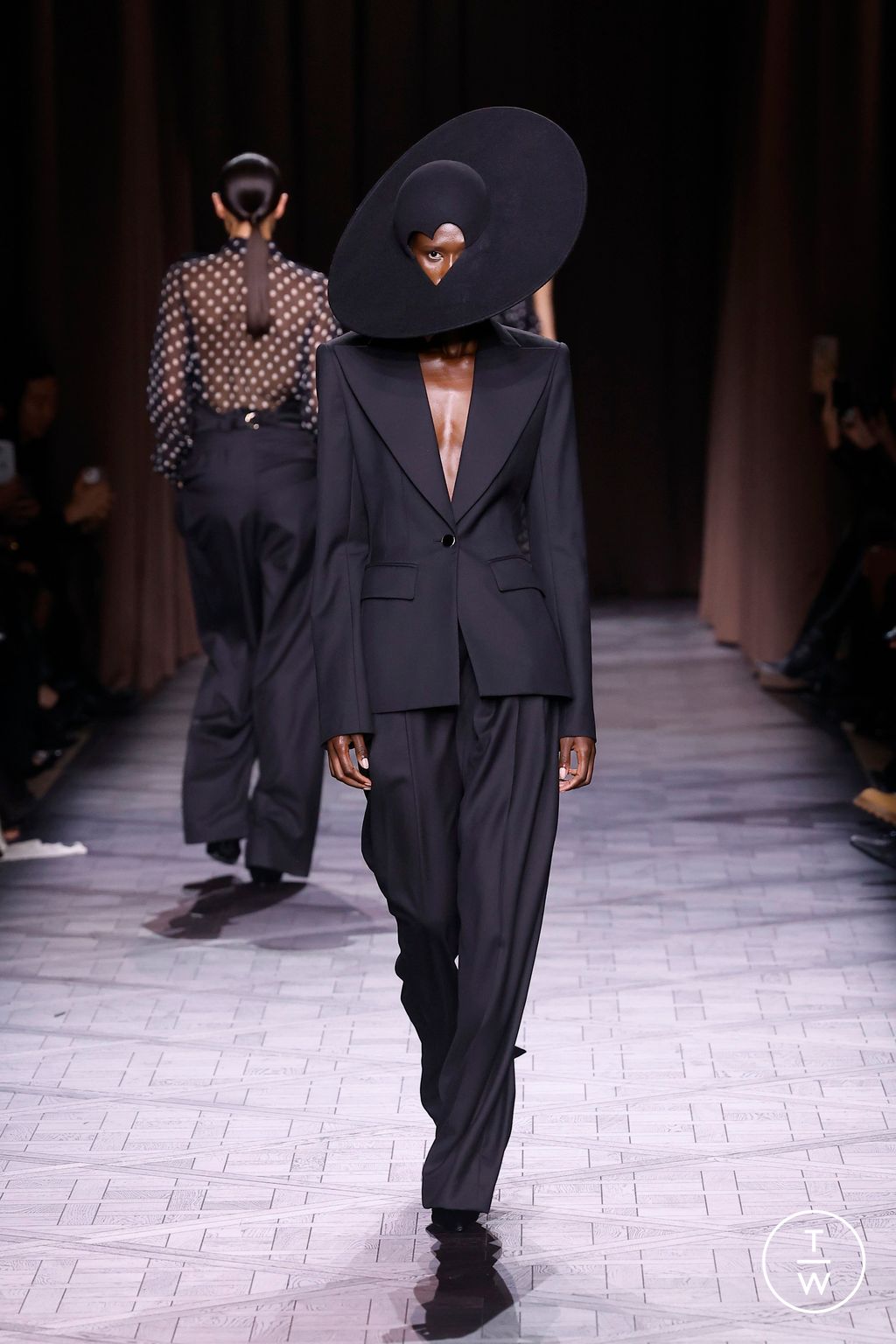 Fashion Week Paris Spring/Summer 2025 look 16 from the Nina Ricci collection womenswear