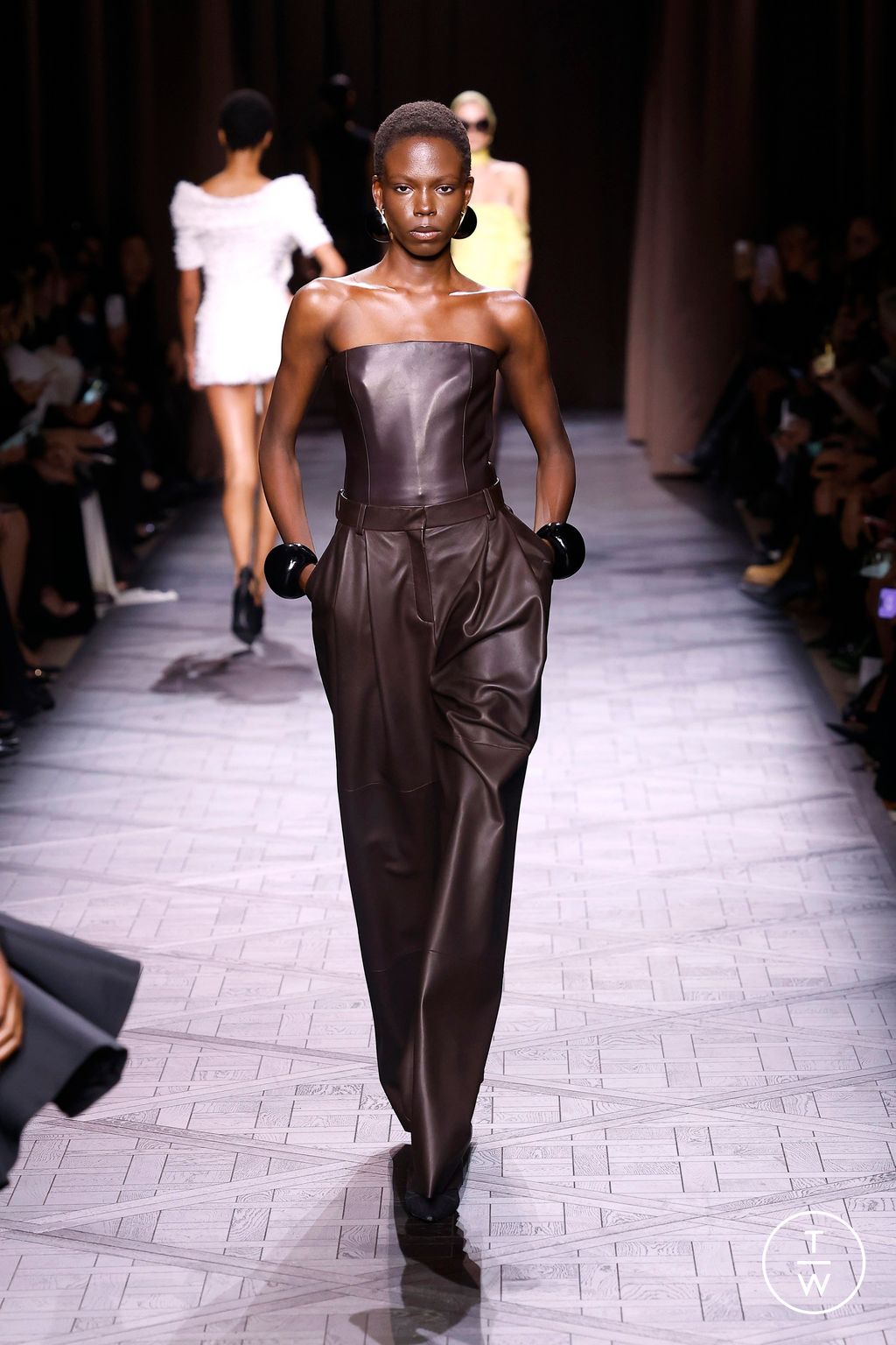 Fashion Week Paris Spring-Summer 2025 look 23 from the Nina Ricci collection 女装