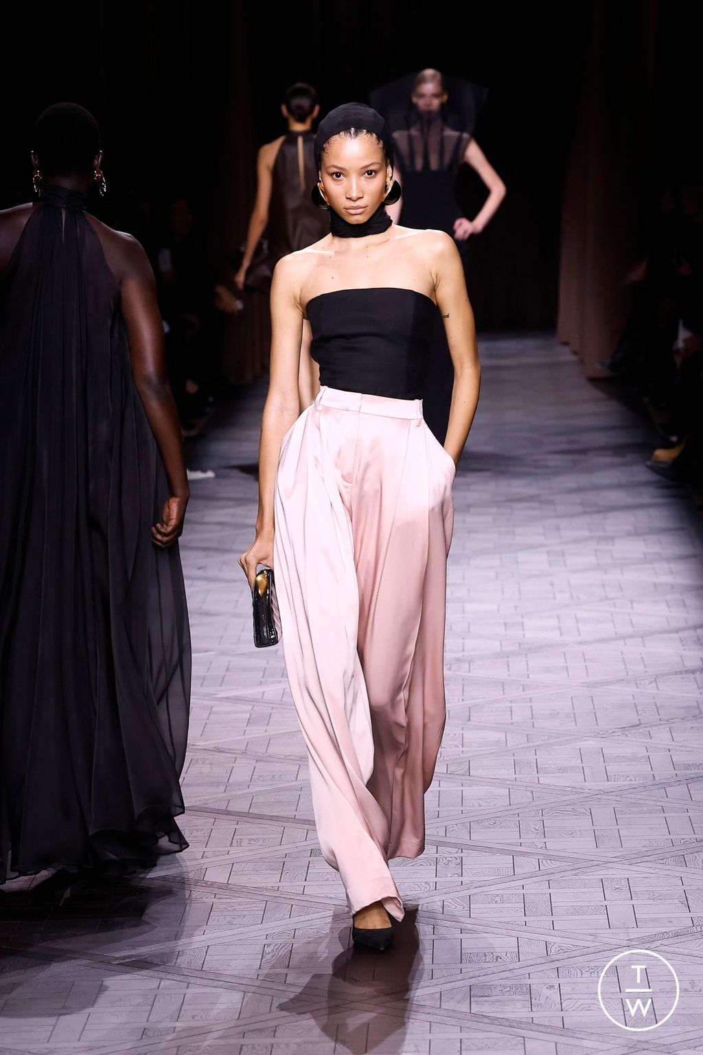 Fashion Week Paris Spring/Summer 2025 look 32 from the Nina Ricci collection womenswear