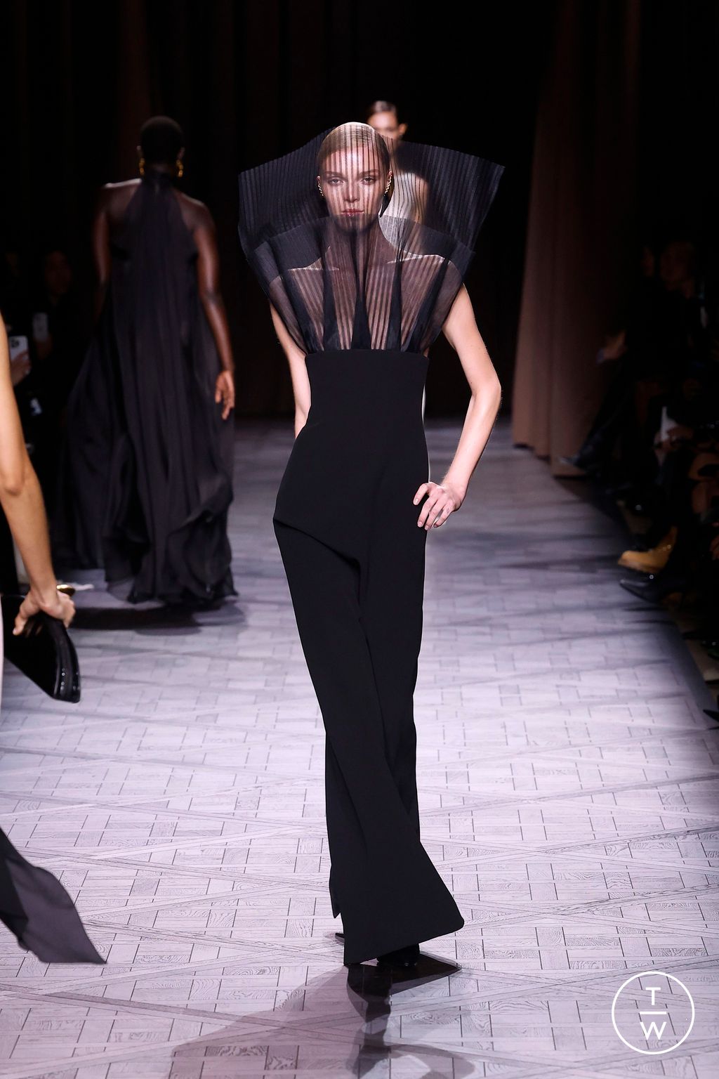 Fashion Week Paris Spring/Summer 2025 look 33 from the Nina Ricci collection womenswear
