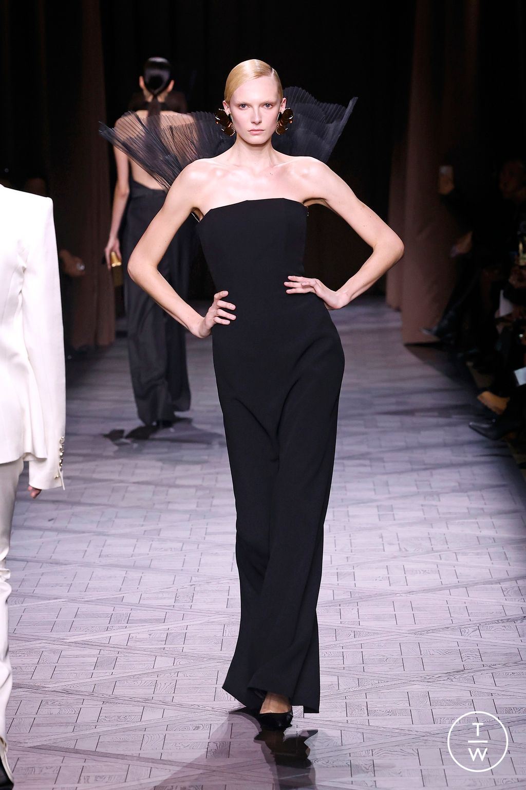 Fashion Week Paris Spring/Summer 2025 look 39 from the Nina Ricci collection womenswear