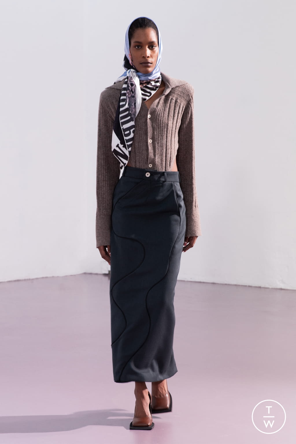 Fashion Week Paris Fall/Winter 2021 look 17 de la collection NINAMOUNAH womenswear