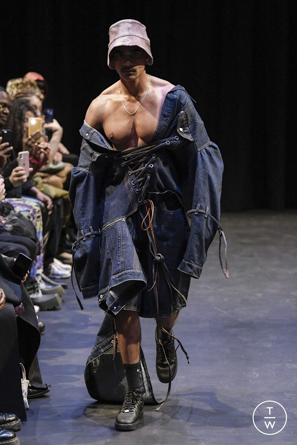 Fashion Week New York Fall/Winter 2022 look 28 from the No Sesso collection womenswear