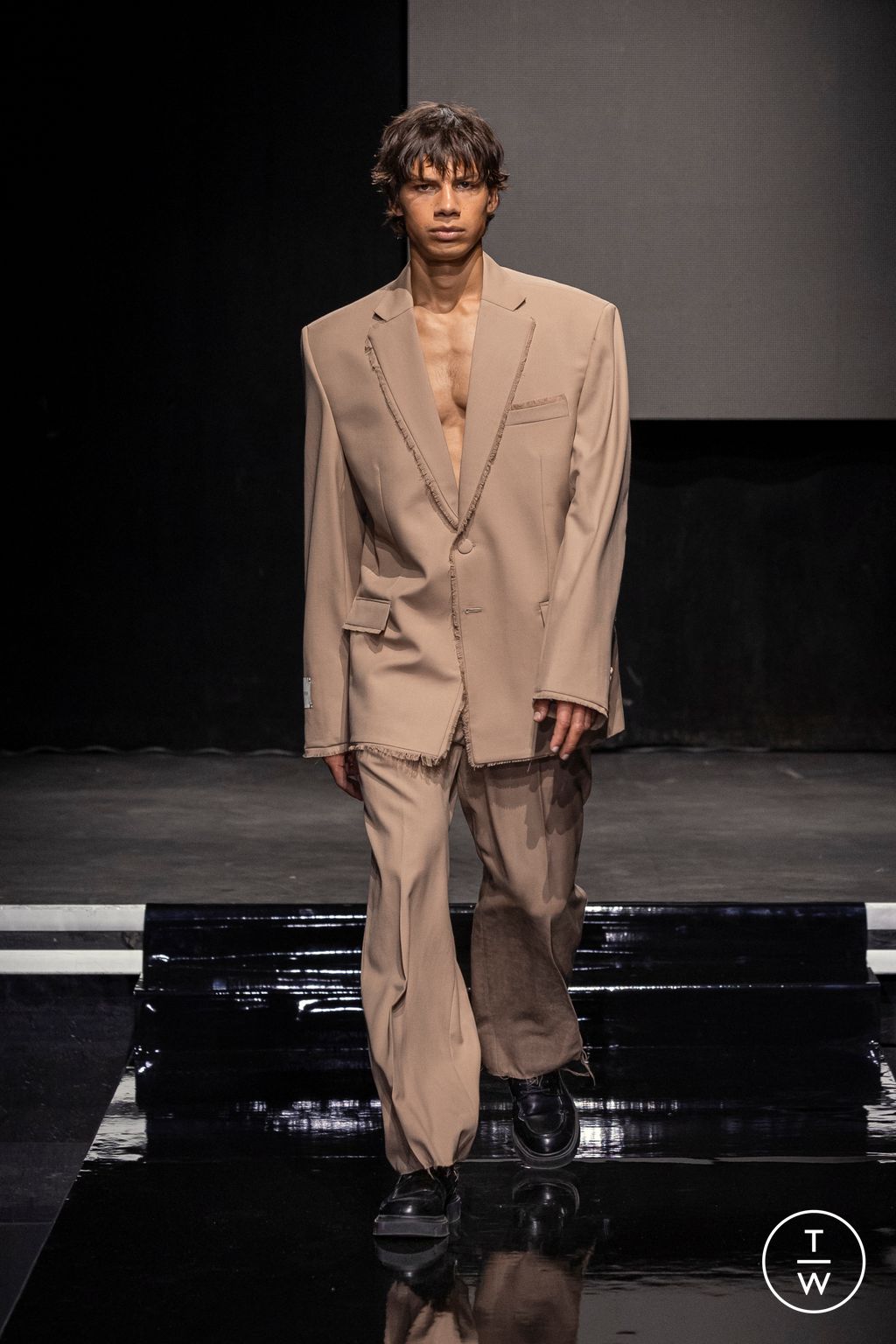 Fashion Week Paris Spring-Summer 2025 look 40 de la collection Saudi 100 menswear