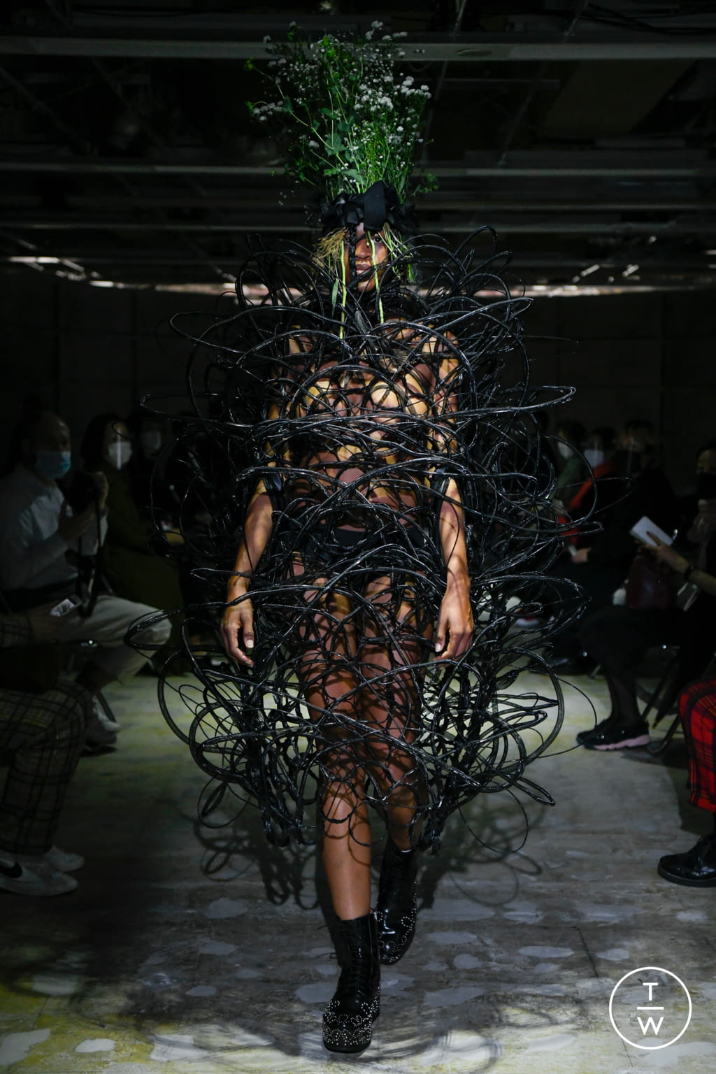 Fashion Week Paris Spring/Summer 2021 look 2 from the Noir Kei Ninomiya collection womenswear