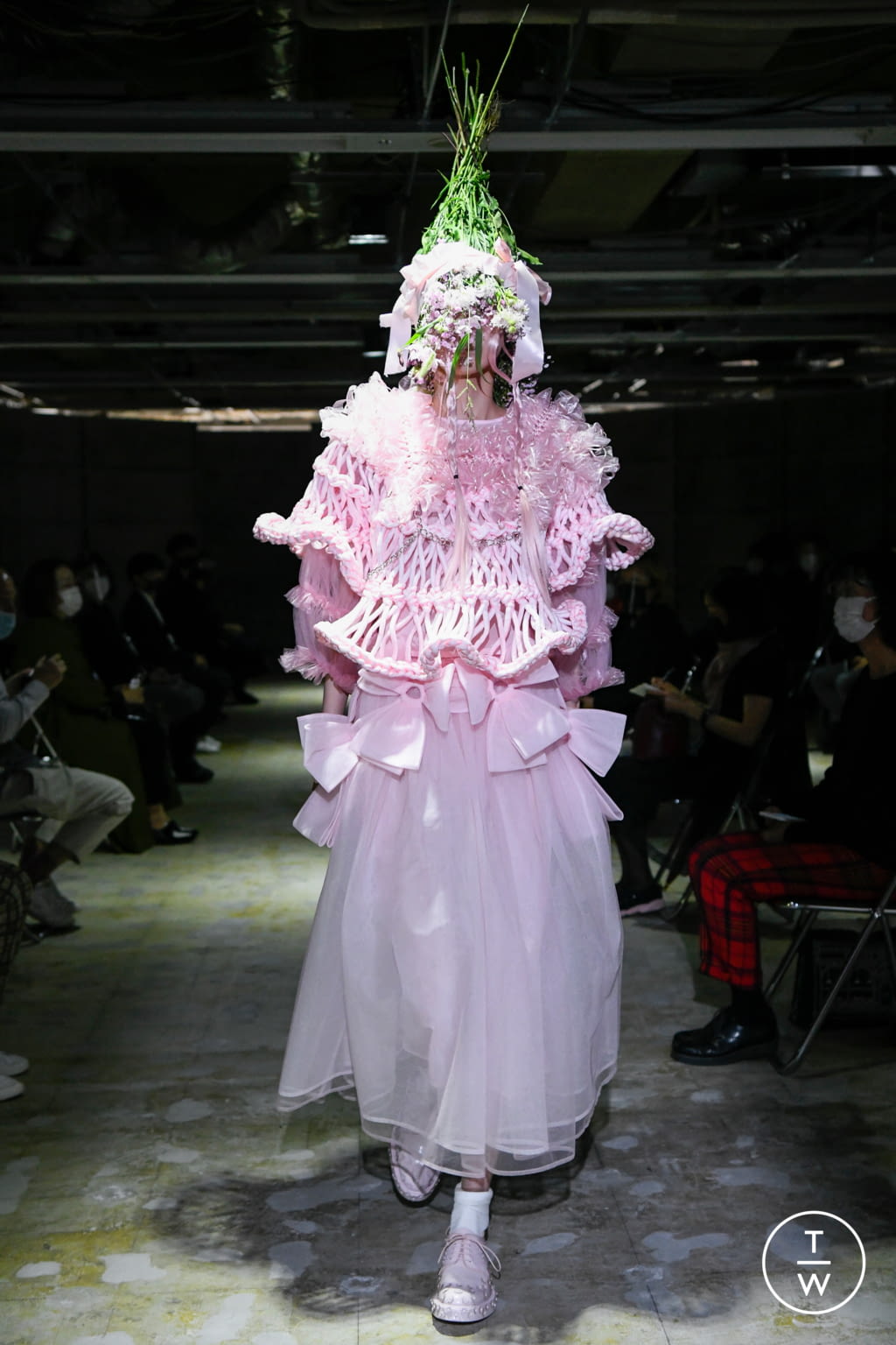 Fashion Week Paris Spring/Summer 2021 look 17 from the Noir Kei Ninomiya collection 女装