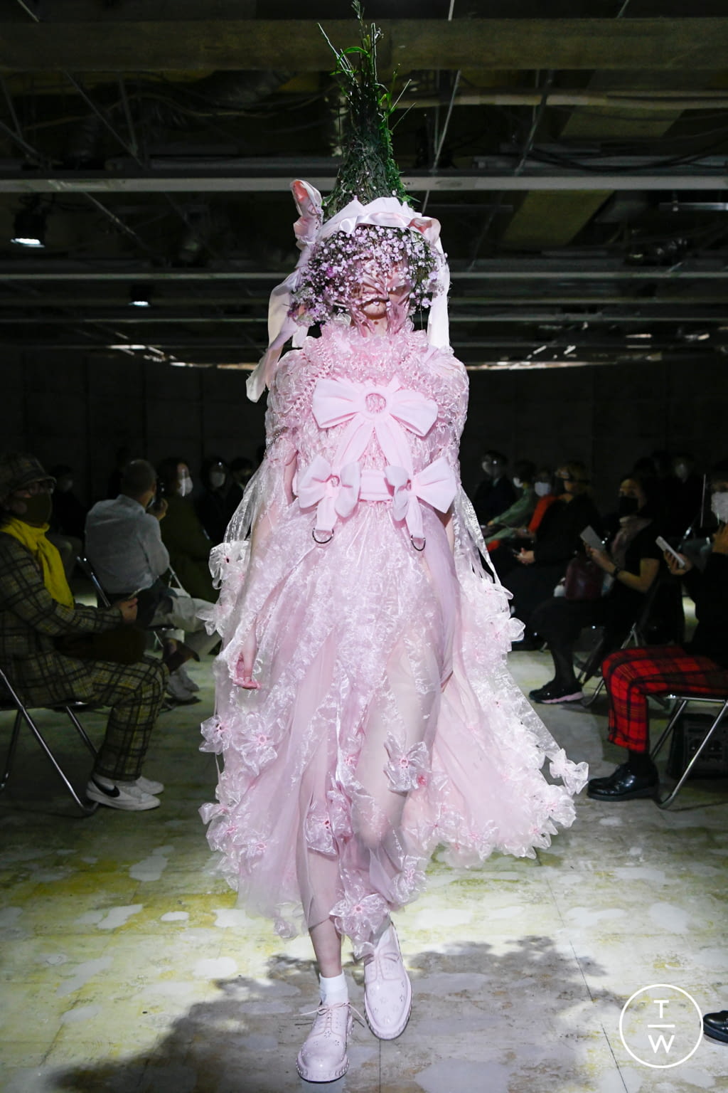 Fashion Week Paris Spring/Summer 2021 look 20 from the Noir Kei Ninomiya collection 女装