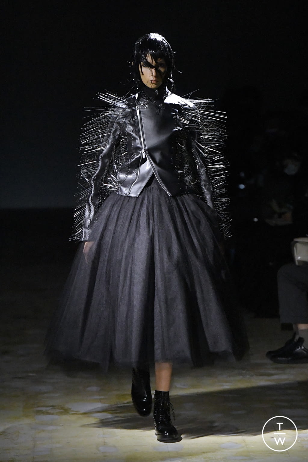 Fashion Week Paris Fall/Winter 2021 look 7 de la collection Noir Kei Ninomiya womenswear