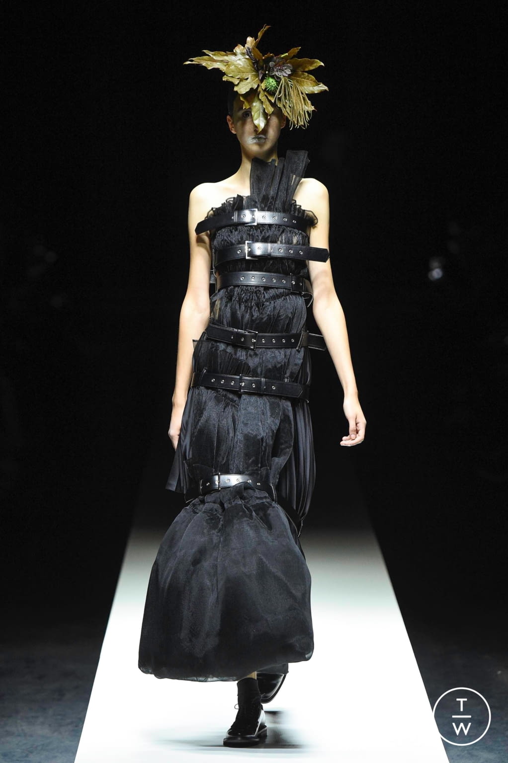 Fashion Week Paris Spring/Summer 2020 look 19 from the Noir Kei Ninomiya collection 女装