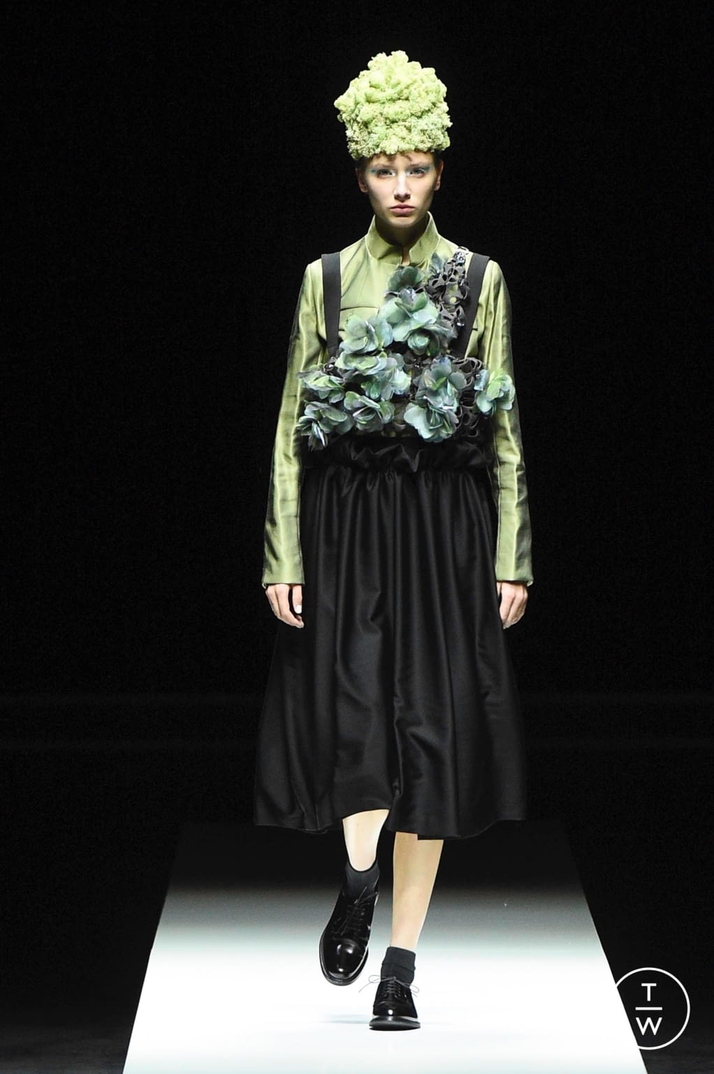 Fashion Week Paris Spring/Summer 2020 look 25 from the Noir Kei Ninomiya collection womenswear