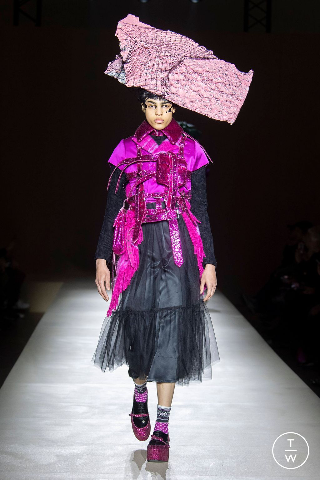 Fashion Week Paris Fall/Winter 2023 look 7 de la collection Noir Kei Ninomiya womenswear