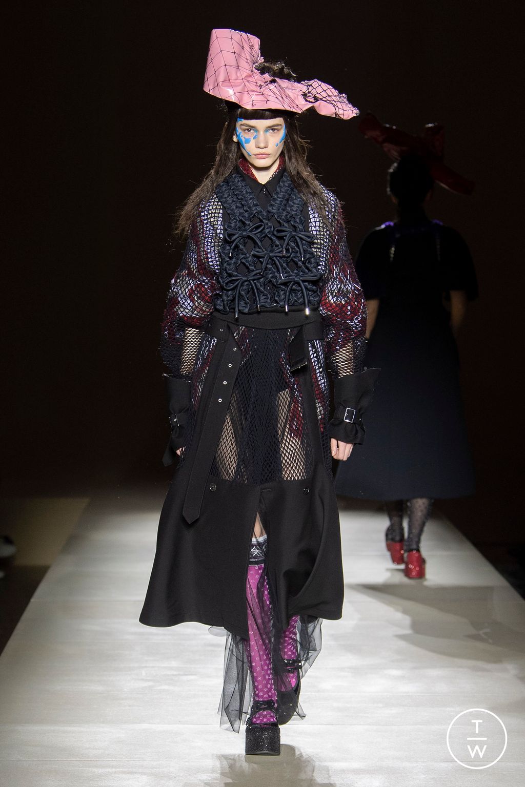 Fashion Week Paris Fall/Winter 2023 look 15 from the Noir Kei Ninomiya collection womenswear