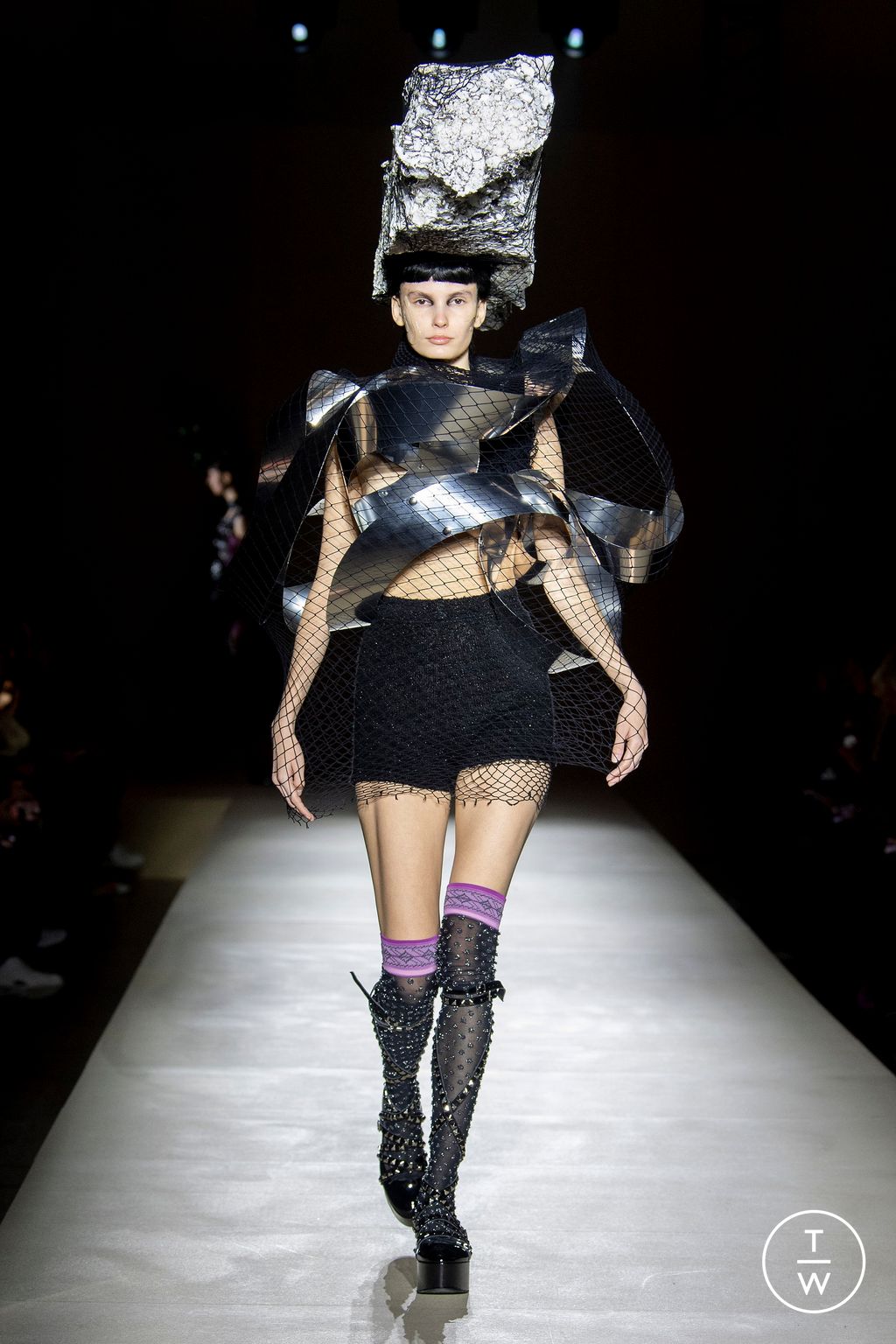Fashion Week Paris Fall/Winter 2023 look 23 from the Noir Kei Ninomiya collection womenswear
