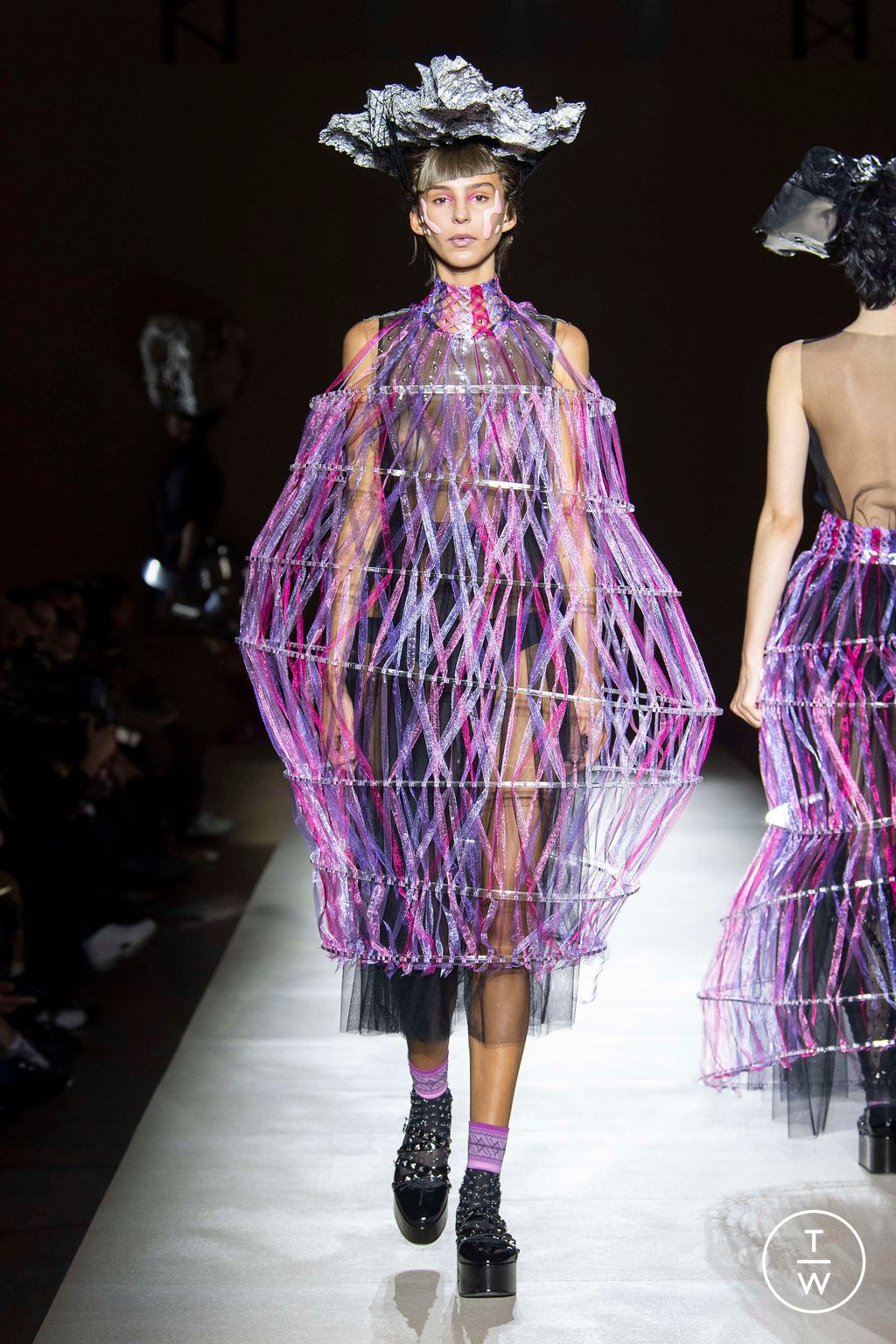 Fashion Week Paris Fall/Winter 2023 look 26 de la collection Noir Kei Ninomiya womenswear