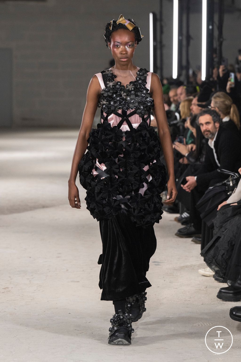 Fashion Week Paris Fall/Winter 2024 look 10 de la collection Noir Kei Ninomiya womenswear