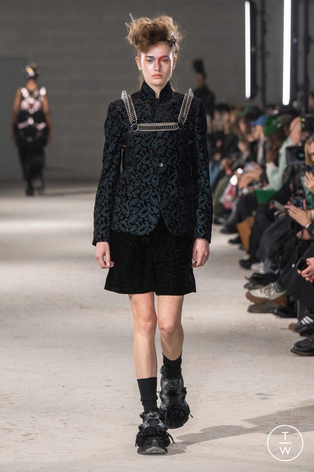 Fashion Week Paris Fall/Winter 2024 look 11 de la collection Noir Kei Ninomiya womenswear