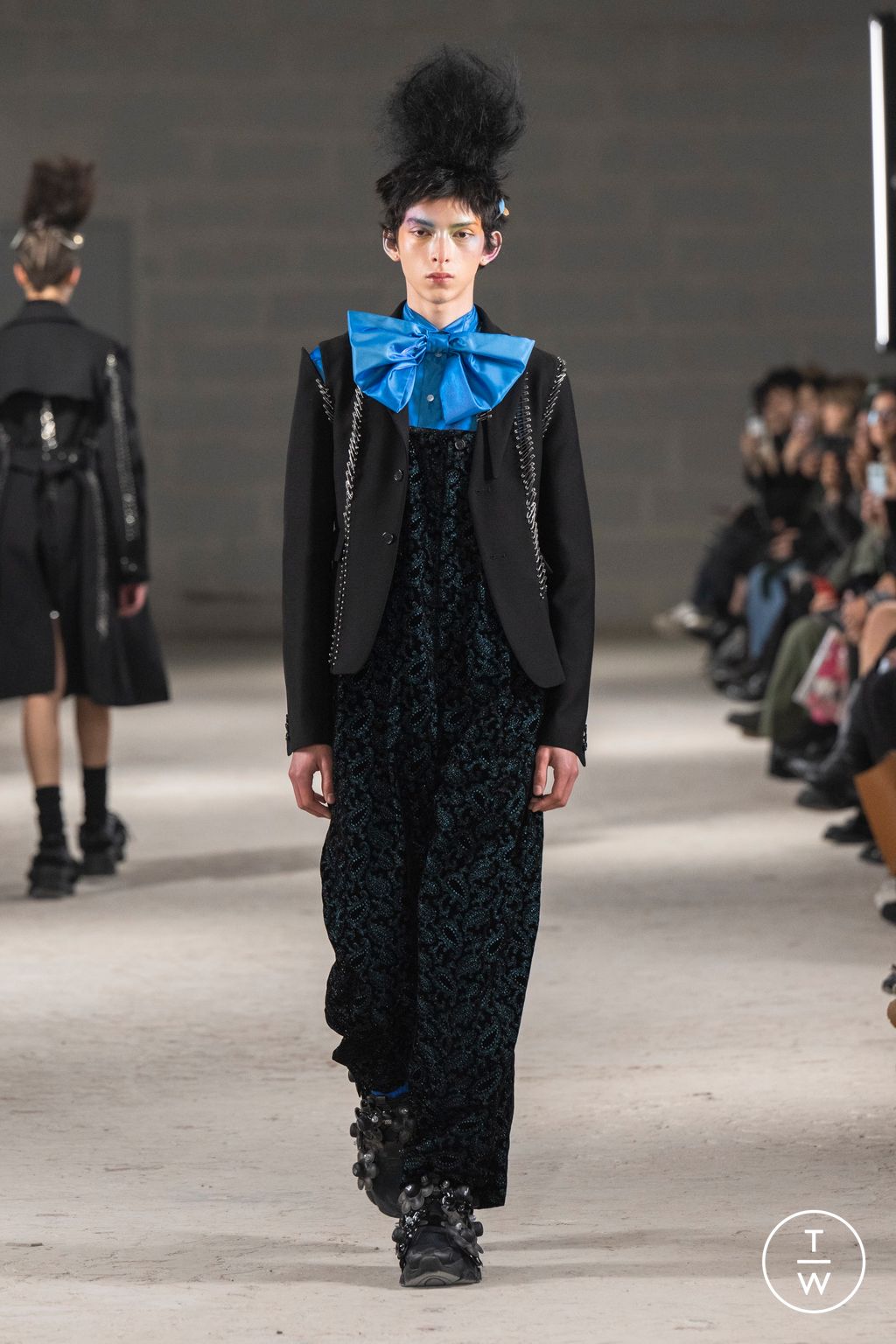 Fashion Week Paris Fall/Winter 2024 look 13 de la collection Noir Kei Ninomiya womenswear