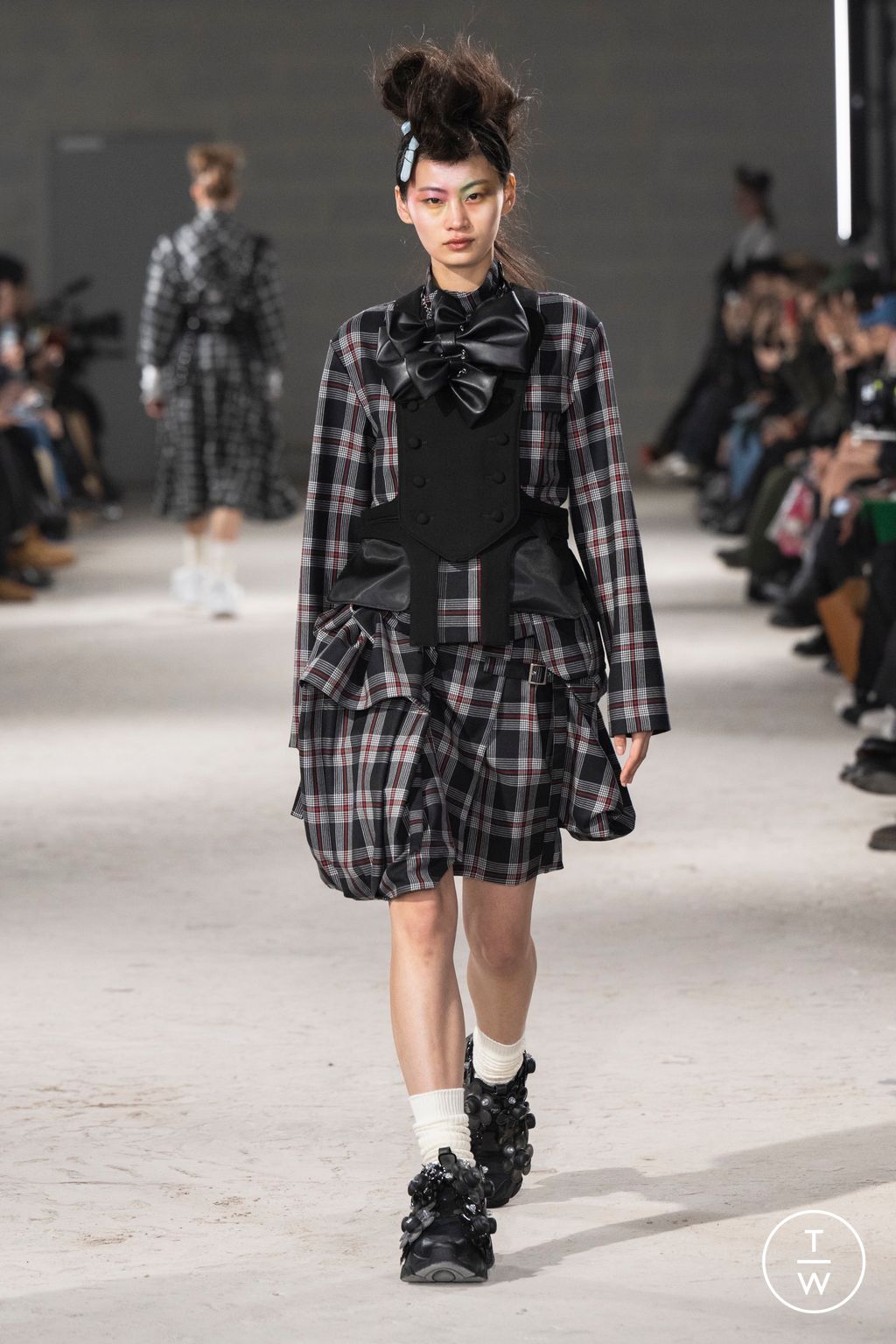 Fashion Week Paris Fall/Winter 2024 look 16 from the Noir Kei Ninomiya collection womenswear