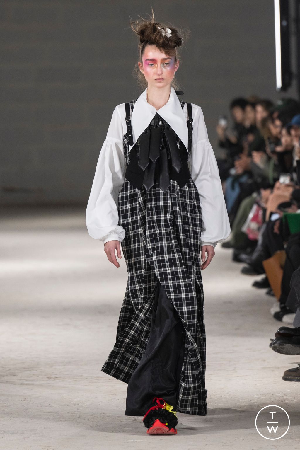 Fashion Week Paris Fall/Winter 2024 look 17 from the Noir Kei Ninomiya collection womenswear