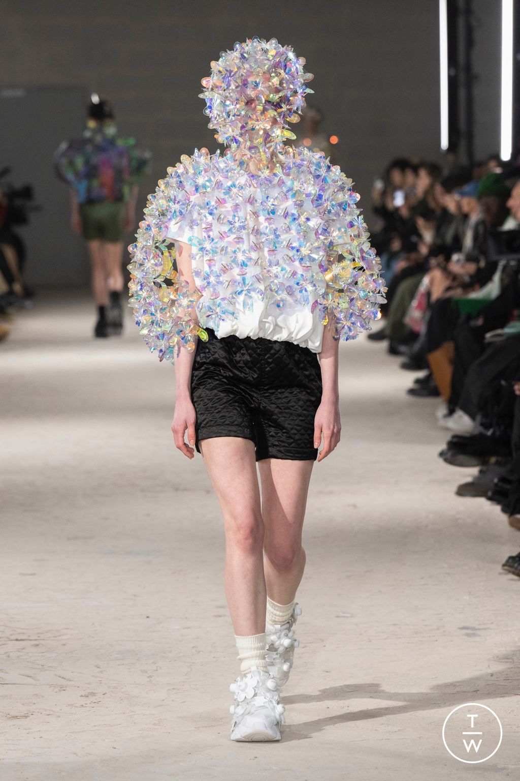 Fashion Week Paris Fall/Winter 2024 look 27 de la collection Noir Kei Ninomiya womenswear