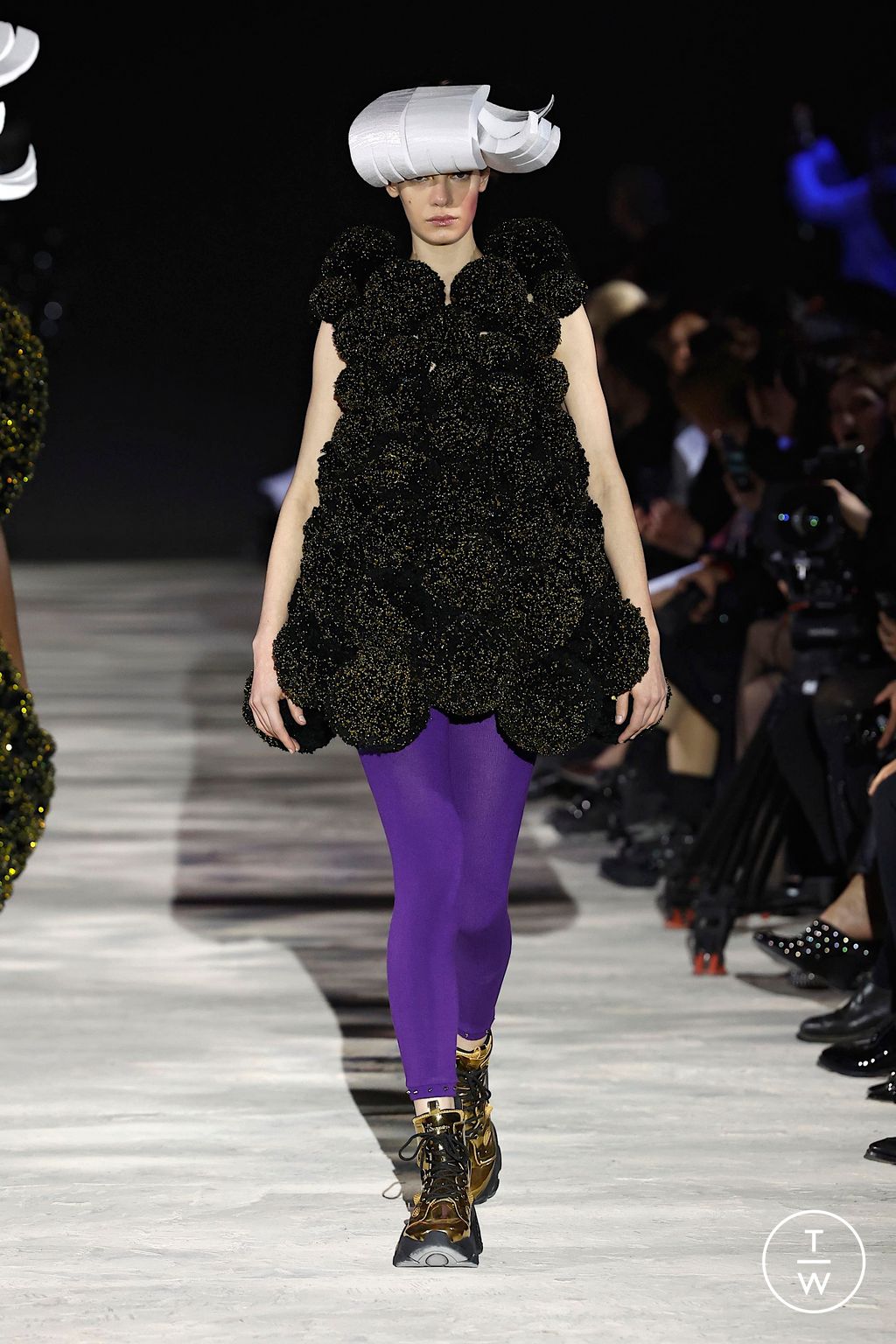 Fashion Week Paris Fall/Winter 2025 look 21 from the Noir Kei Ninomiya collection womenswear