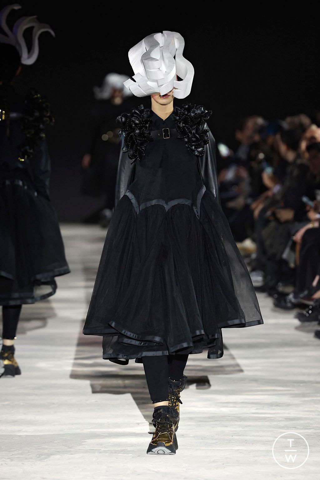 Fashion Week Paris Fall/Winter 2025 look 25 from the Noir Kei Ninomiya collection womenswear
