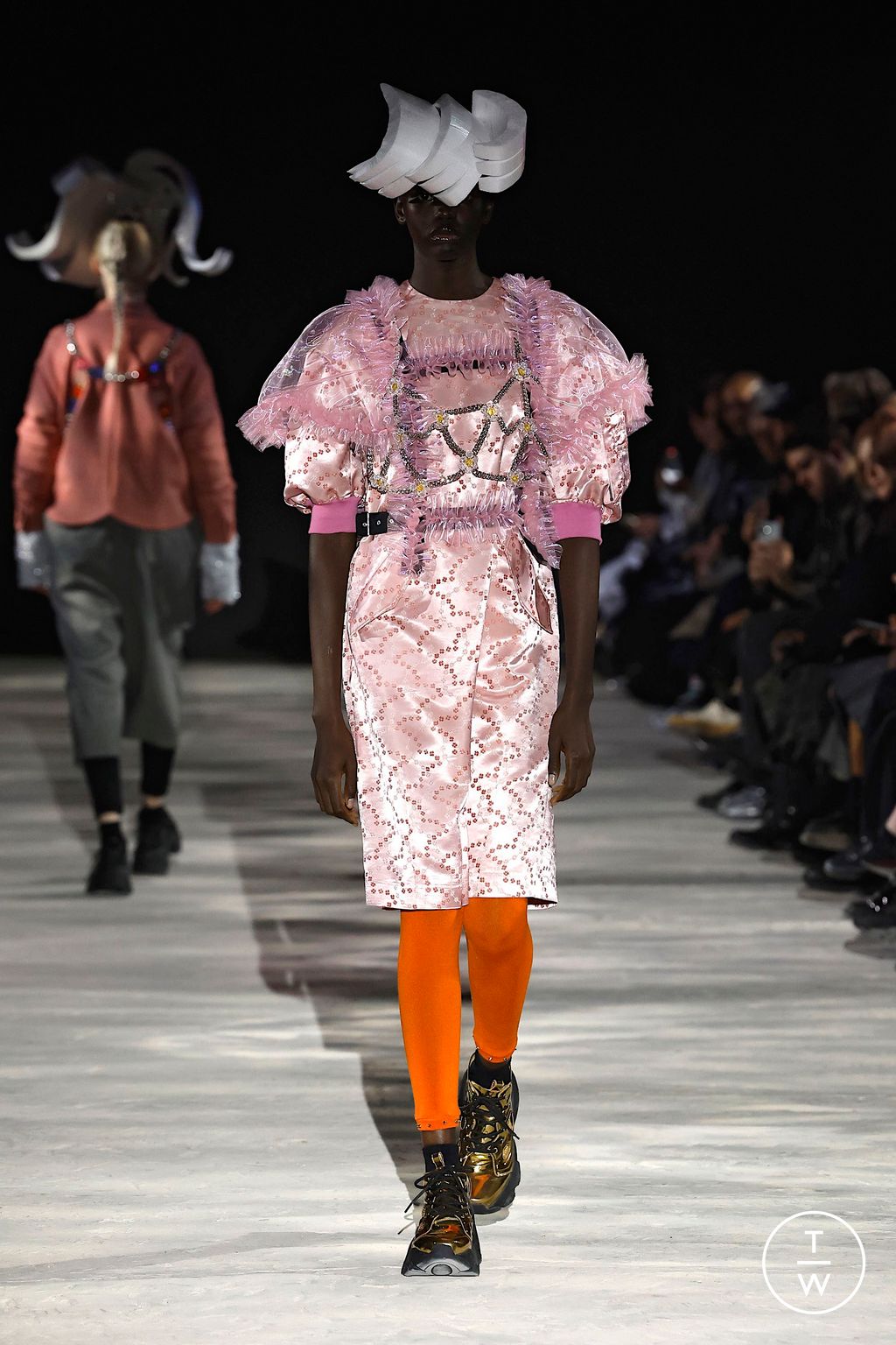 Fashion Week Paris Fall/Winter 2025 look 57 from the Noir Kei Ninomiya collection 女装