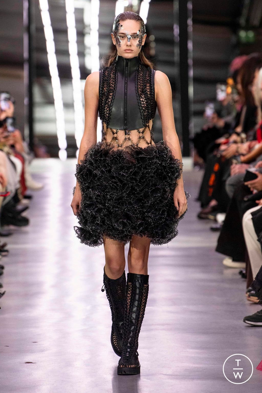 Fashion Week Paris Spring/Summer 2024 look 2 de la collection Noir Kei Ninomiya womenswear