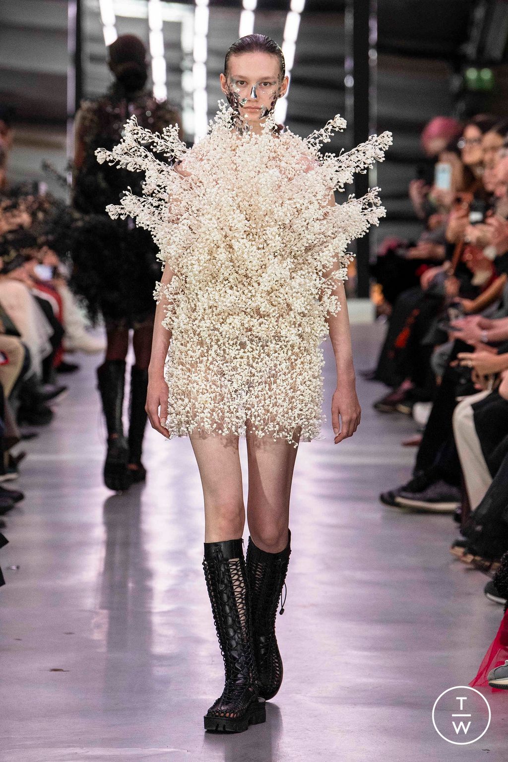 Fashion Week Paris Spring/Summer 2024 look 23 from the Noir Kei Ninomiya collection womenswear