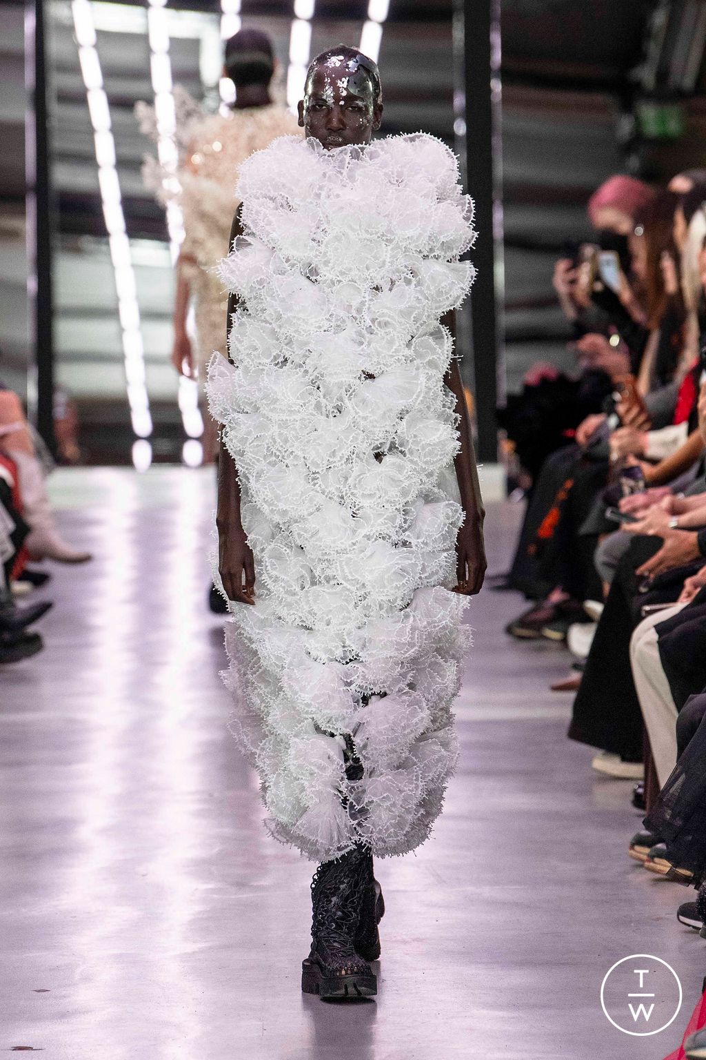 Fashion Week Paris Spring/Summer 2024 look 24 de la collection Noir Kei Ninomiya womenswear