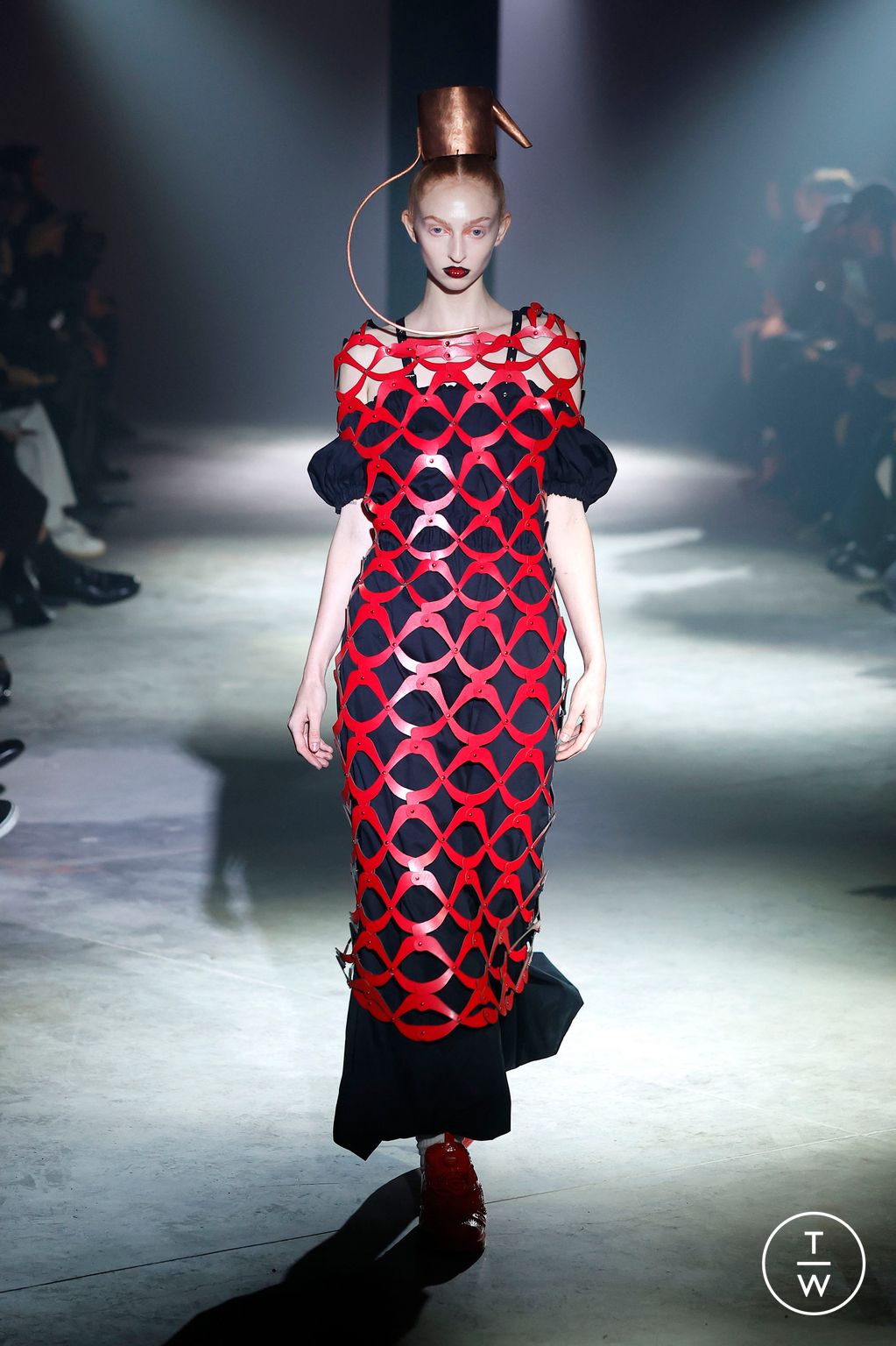 Fashion Week Paris Spring/Summer 2025 look 16 from the Noir Kei Ninomiya collection womenswear